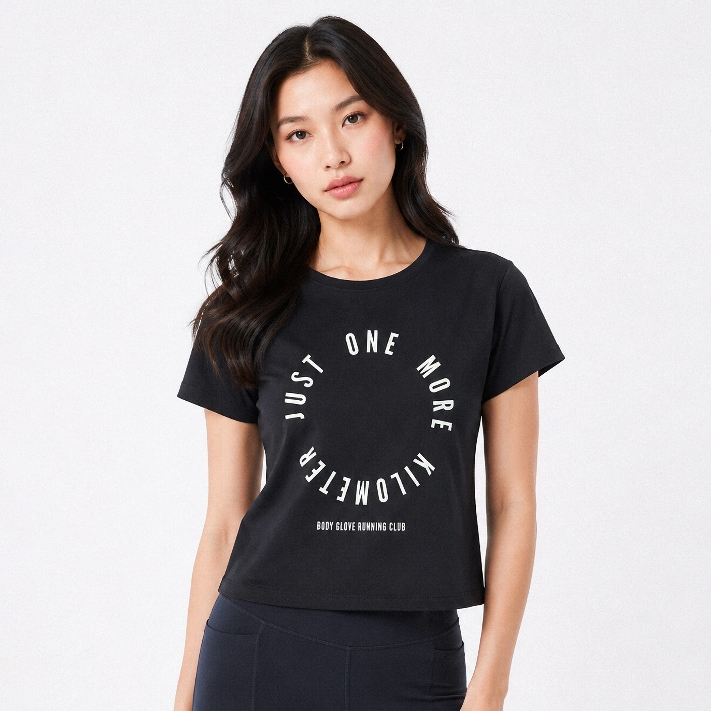BODY GLOVE RUNNING CLUB WOMEN'S MINI T-SHIRT 2026 - เสื้อยืดแขนสั้น ผู้หญิง สีดำ
