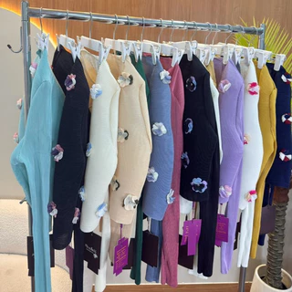 เสื้อคลุมอัดพลีท3D แน่นๆ ทรงครอป งานสีพื้นติดดอกไม้ 3D ด้านหน้า น่ารักมากๆ สีสด