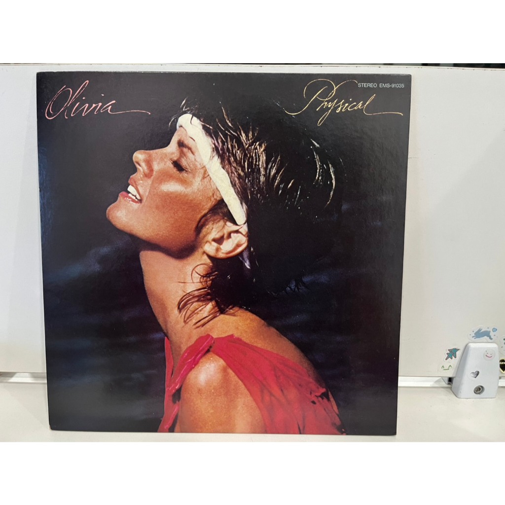 1LP Vinyl Records แผ่นเสียงไวนิล  OLIVIA NEWTON-JOHN “Physical”  (H9A61)