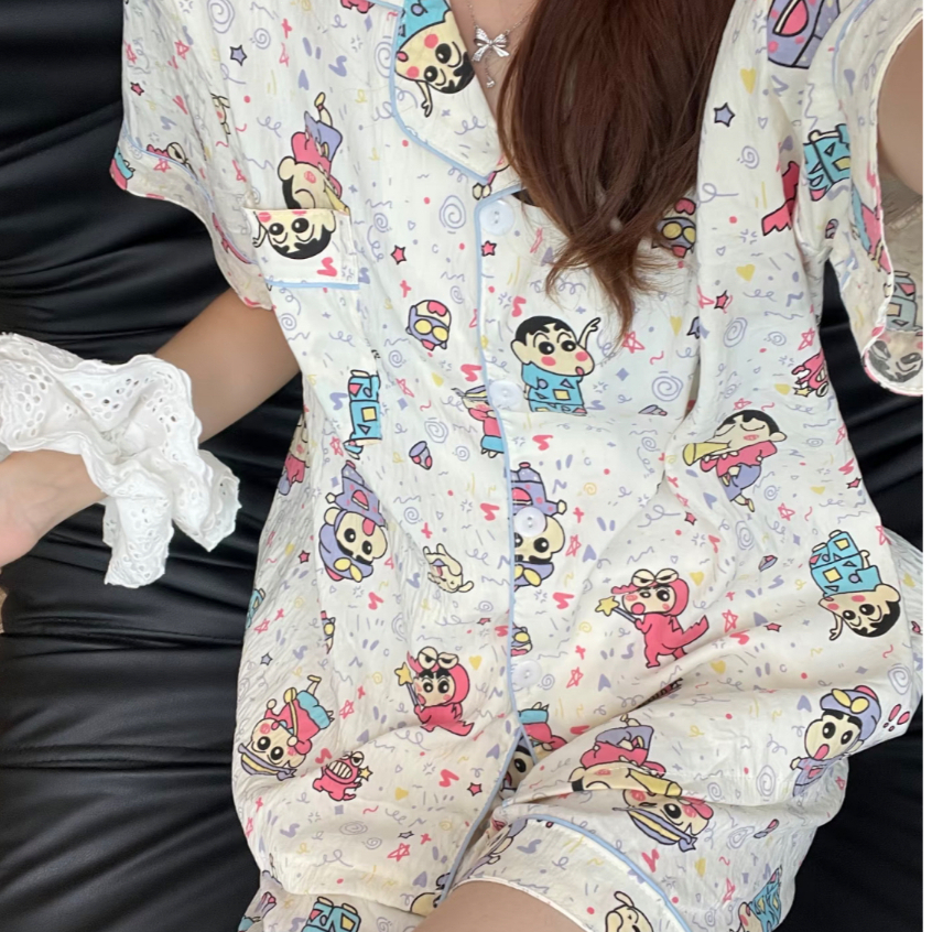 ชุดนอนการ์ตูน Crayon Shin-chan สไตล์สาวหวาน แบบสองชิ้น ผ้านุ่มไม่ระคายผิว ทรงหลวมใส่คล่องตัว ขนาด M-2XL ส่งสินค้าภาย