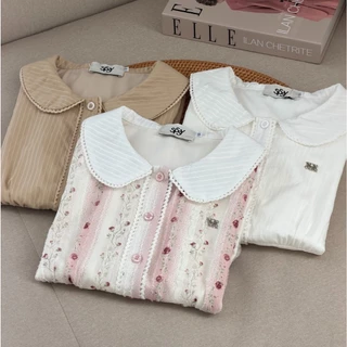 SISSY : เสื้อคอบัวแขนตุ๊กตา (S-XXL) แต่งจับจีบช่วงใต้อก เนื้อผ้านุ่มเบา มีซับใน ทรงหวานละมุน
