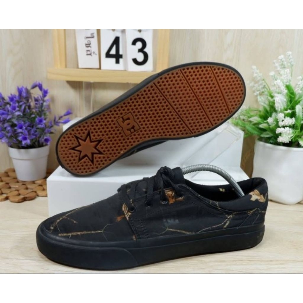 รองเท้าผ้าใบ DC 28 cm