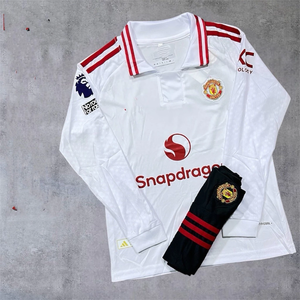 ชุดฟุตบอลเด็กเสื้อคอกลมแขนยาวพร้อมกางเกงขาสั้นพานนิ่มใส่สบาย