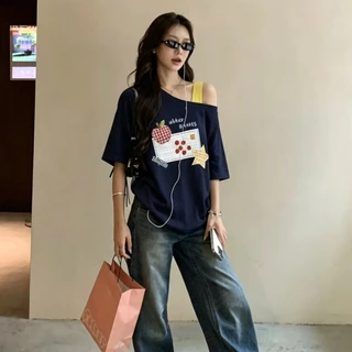 เสื้อยืดแขนสั้น ✨ สายสะพายเอียง 🎀 สไตล์เกาหลี น่ารักสุดๆ | ลาย เจ้าเหมียว น้องน่ารัก | ทรงใหญ่สบาย ไม่อึดอัด | ผอมทันท