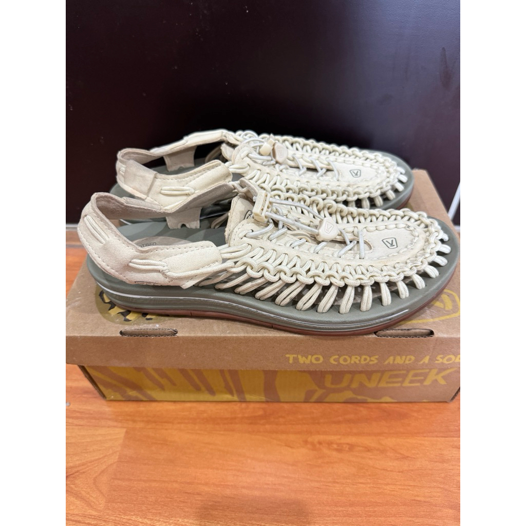 รองเท้า Keen รองเท้าผ้าใบผญ KEEN thailand official เบอร์ 38 ของแท้ (มือสอง) สภาพดีมาก