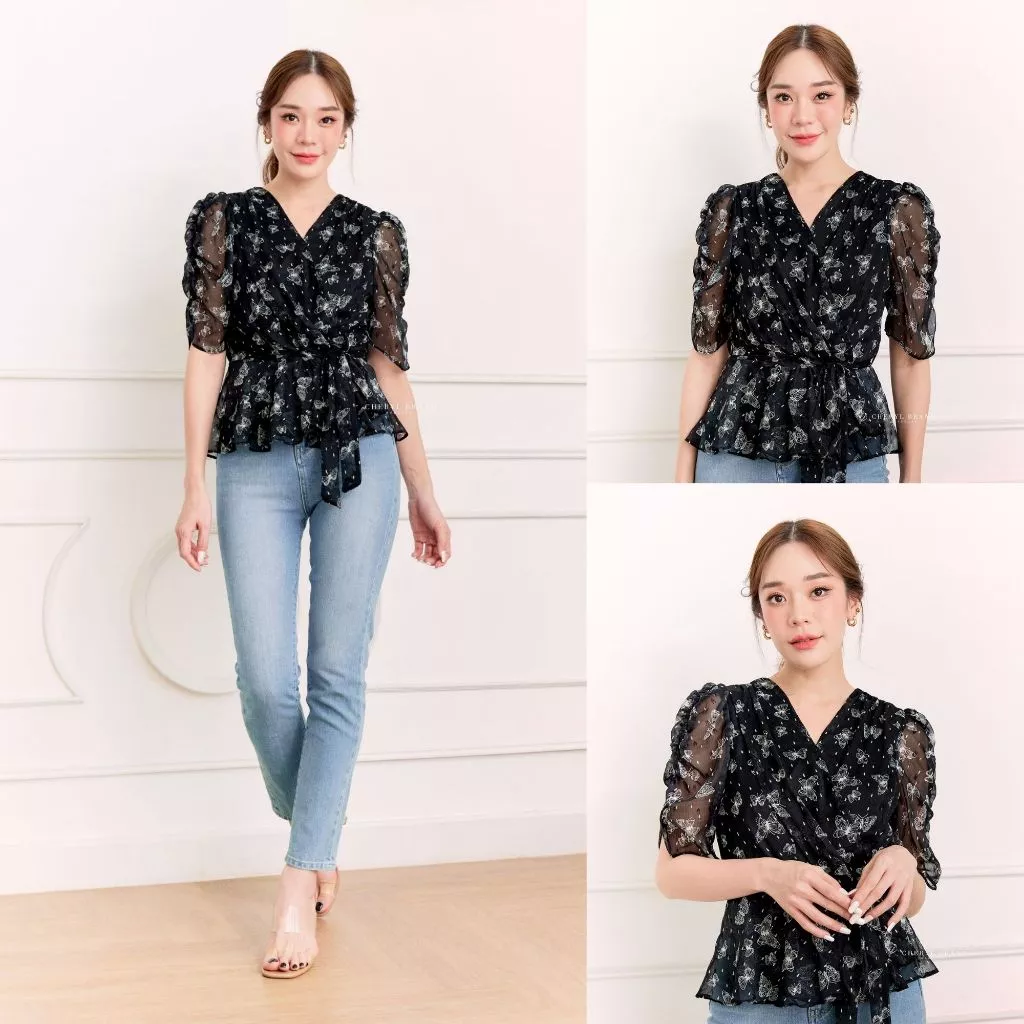 Cheryl brand - Rin Top in Midnight Butterfly Print / เสื้อเบลาส์คอวีทรงป้าย แขนตุ๊กตารูดระบาย