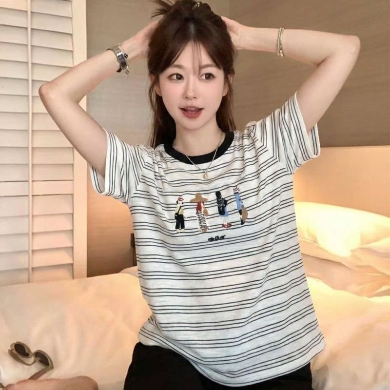 เสื้อยืดแขนสั้นคอกลมอเนกประสงค์สำหรับผู้หญิง เหมาะสำหรับใส่ไปทำงานและใส่ในชีวิตประจำวัน สไตล์ฤดูร้อนใหม่ ลายแถบสีสันสดใส