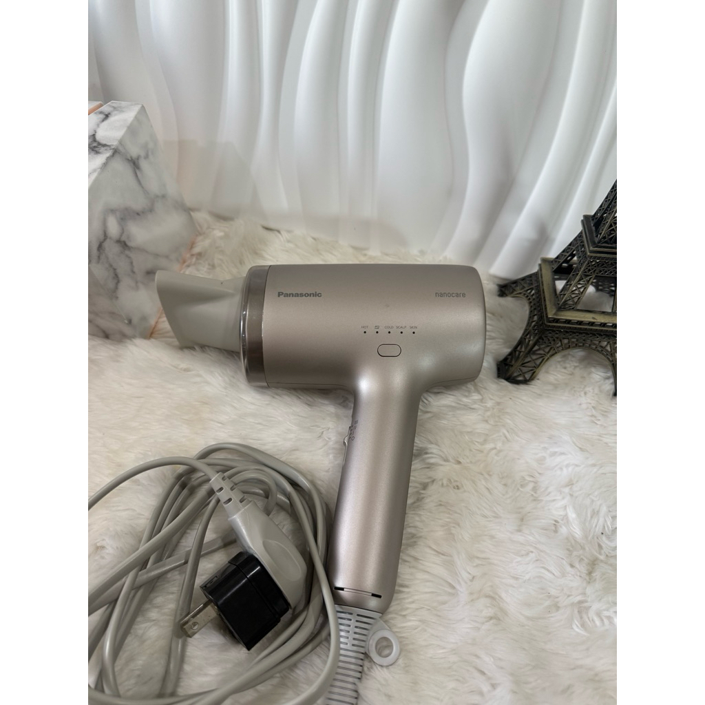 ไดร์เป่าผม Panasonic Nanocare รุ่น EH-NA9M สีทอง Champagne Gold ลมแรง ถนอมเส้นผมและหนังศีรษะ