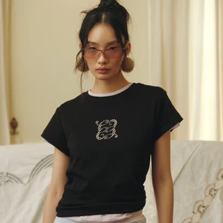 (พร้อมส่ง)CHUUCHOP - (S-6XL) Blubby Tee เสื้อยืดคอกลมปักเพชร เสื้อยืดผู้หญิง เสื้อยืดเบสิก (C8621)