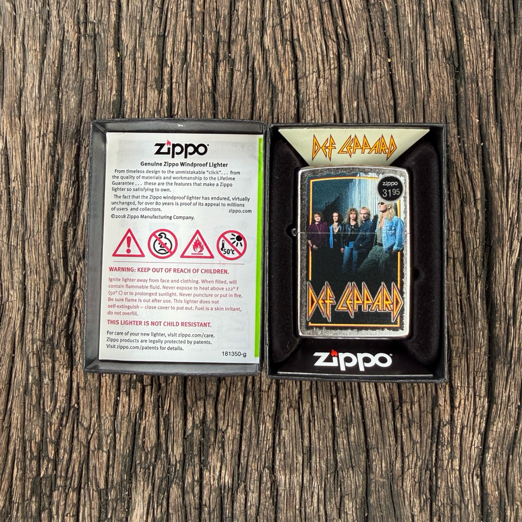 ไฟแช็ก Zippo รุ่น 207-4819 Def Leppard | Street Chrome