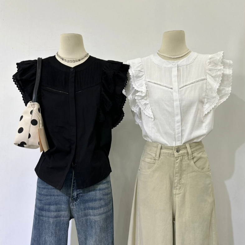 B715 | เสื้อแขนระบายแต่งจีบ ลุคหวานเรียบหรู ใส่แล้วดูแพงแบบคุณหนู  เสื้อดีไซน์คอกลมแต่งจีบช่วงอก พร้อมระบายลูกไม้ที่หั