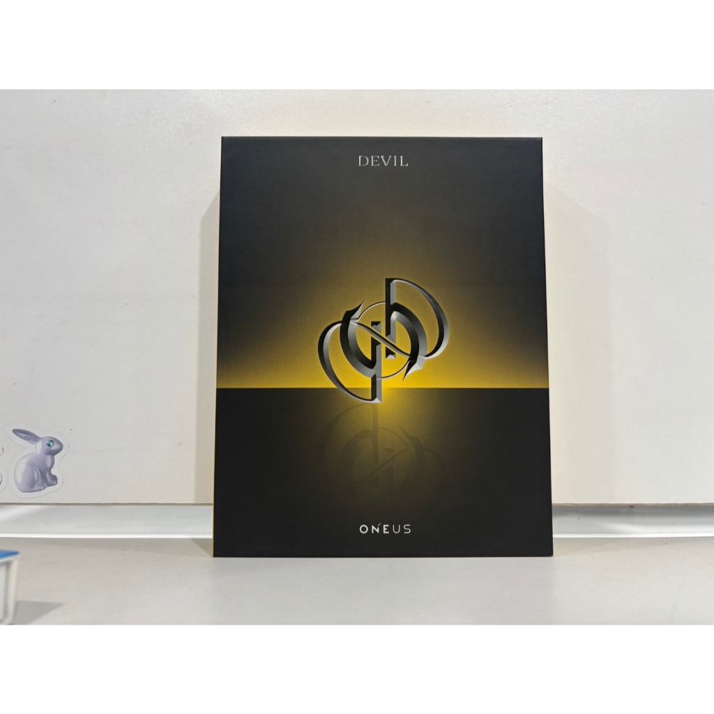 1 CD MUSIC  ซีดีเพลงเกาหลี  ONEUS - Vol.1 [DEVIL]   VER YELLOW    (Z2E64)