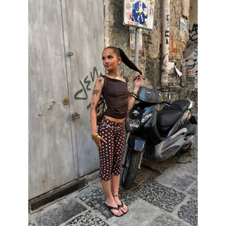 งานนำเข้า❤️ ❤️Polka Dot Capri Pants กางเกงคาปรีลายจุดเข้ารูปแต่งขอบเอวลูกไม้ ผ้ายืดเนื้อยืดเด้ง