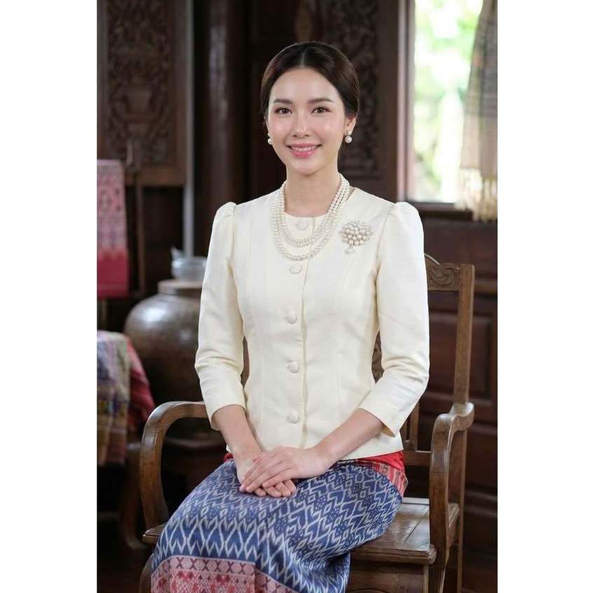 เสื้อไทยเรือนต้นผ้าไหมสี่เส้น มีไซส์32-46 มีหลายสีเลือกดูก่อนได้ค่ะ(ท01)