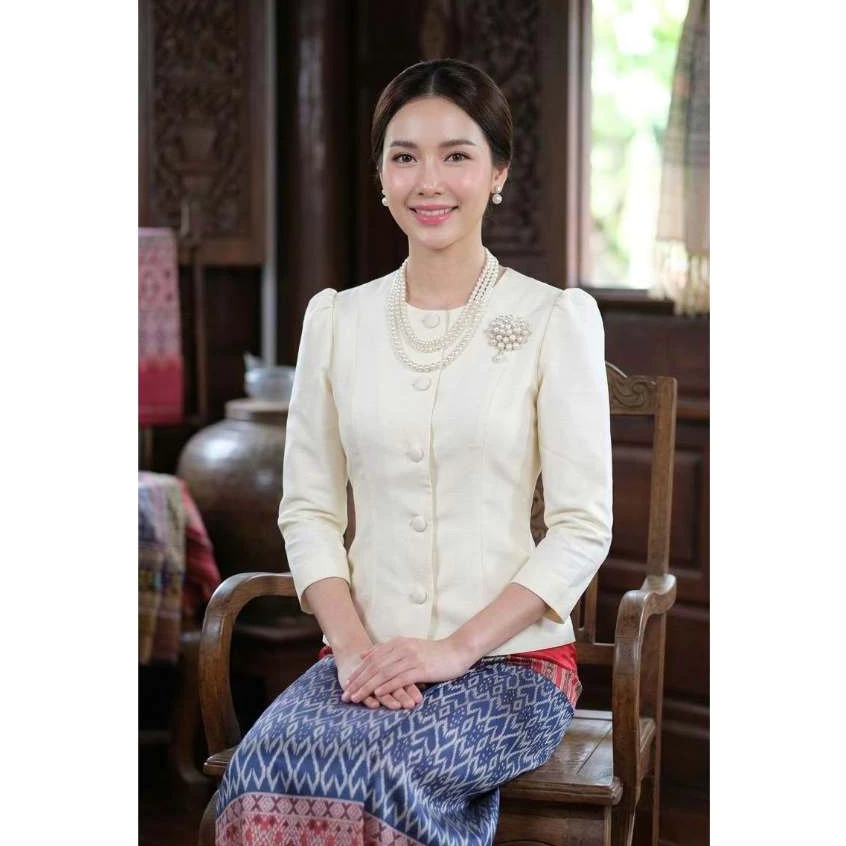 เสื้อไทยเรือนต้นผ้าไหมสี่เส้น มีไซส์32-46 มีหลายสีเลือกดูก่อนได้ค่ะ(ท01)