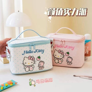 กระเป๋าใส่เครื่องสำอางค์ทรงกล่อง Kitty สินค้าลิขสิทธิ์แท้💯💯💯 ขนาด 22x14x13 cm มี 5 สี ราคา 319 บาท
