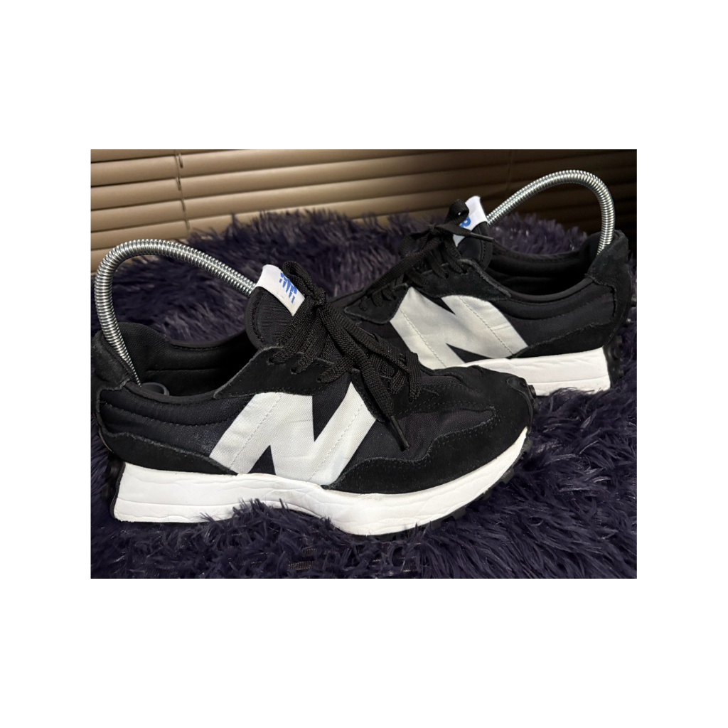 รองเท้าNew Balance 327ไซส์38/24.5มือสองแท้💯