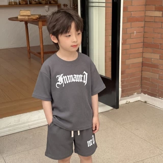 PRINCESS KESLI 2ชิ้น ชุดเซ็ทเด็กชายแฟชั่น ชุดเสื้อยืดกางเกงขาสั้น ลําลอง พิมพ์ลายตัวอักษร ทรงหลวม สไตล์เกาหลี 2-15 ปี