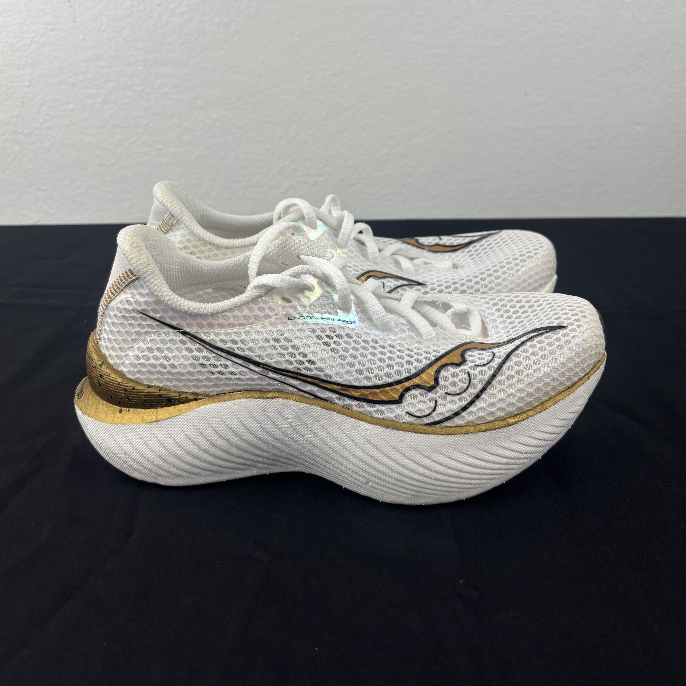 (ซื้อแล้วไม่รับเปลี่ยนคืนทุกกรณี) (สินค้ามีตำหนิ ไม่มีกล่อง) Saucony Endorphin Pro3  รองเท้าวิ่ง (สำ