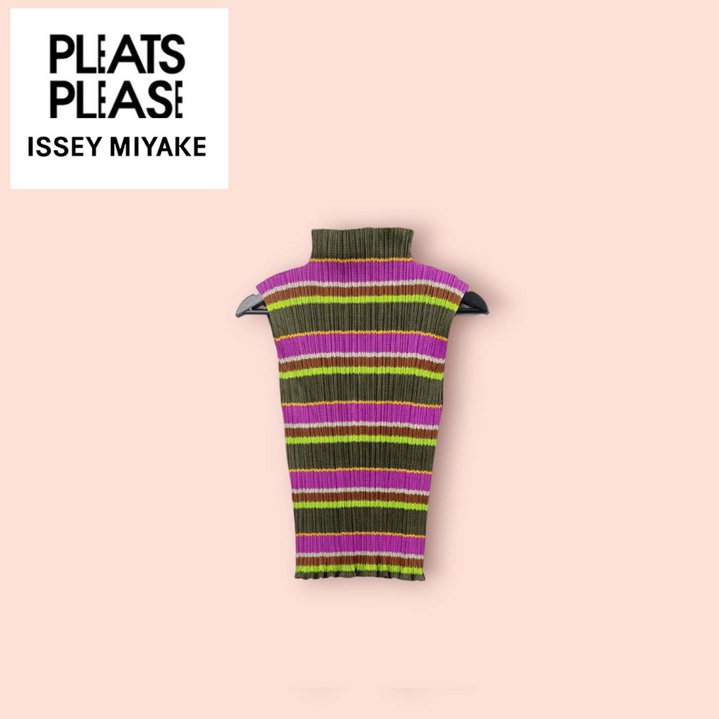 เสื้อพลีท Pleats Please หลากสี  ไซด์ -  3  อก 28-38 ยาว 21 นิ้ว  พลีท ทรงสวยน่ารัก ดีเทลสวย แบรนด์เน