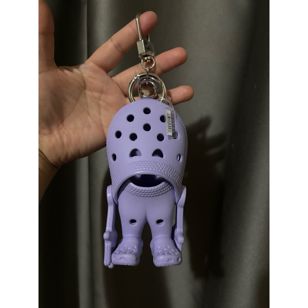 พวงกุญแจ Lil Classic Bag Charm สีม่วง (Mystic Purple)  Crocs