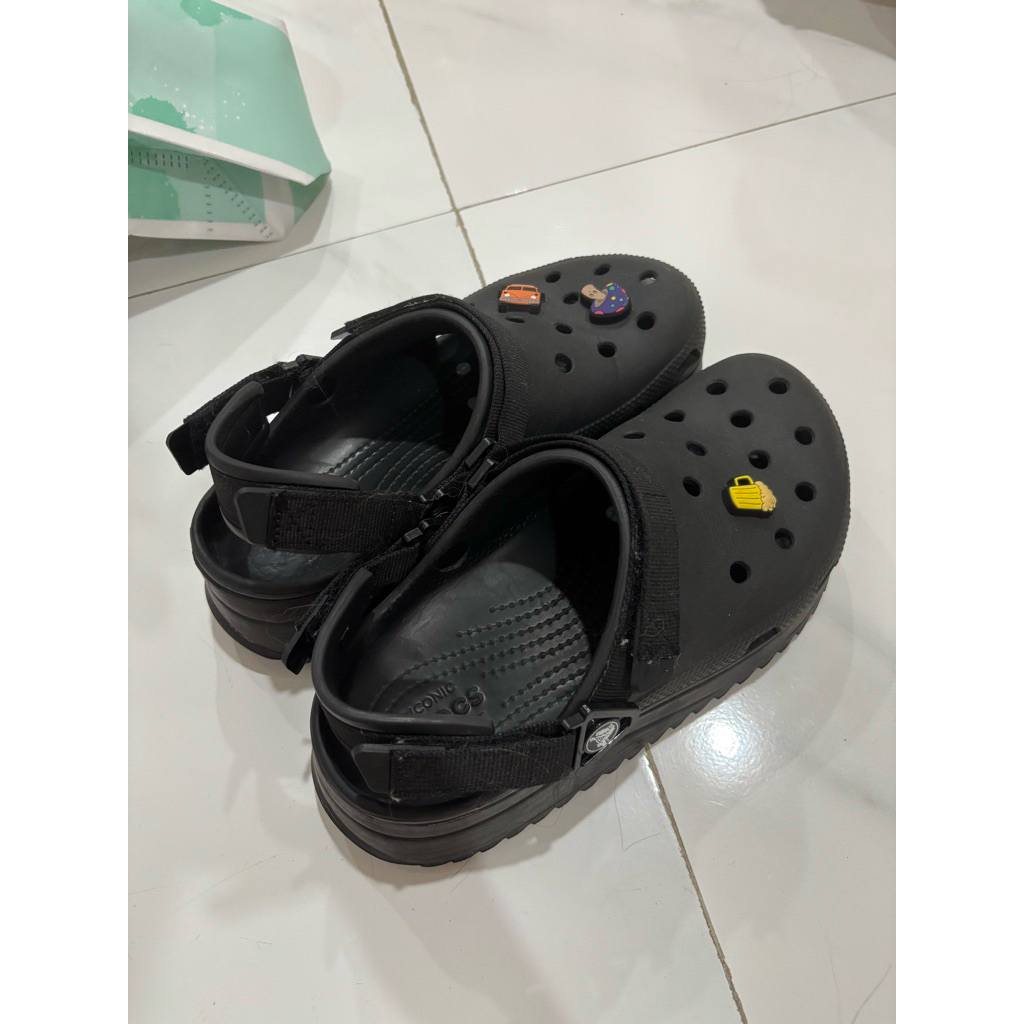 Used crocs ส้นตึกรัดส้น m6/w8 แถมพินตามรูป💖