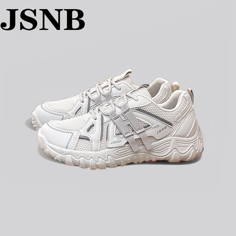 JSNB รองเท้าเทรนเนอร์ผู้หญิง สีเงิน รุ่นใหม่ฤดูร้อน 2026 รองเท้าผ้าใบสไตล์ลำลอง ผ้าตาข่ายระบายอากาศ พื้นนุ่ม สวมใส่สบาย