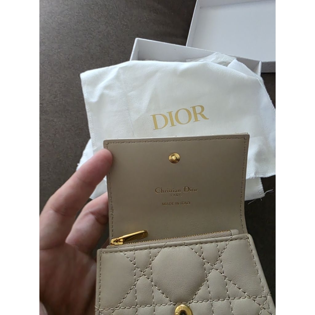 พร้อมส่ง Dior Jolie Glycine Wallet สีเบจ