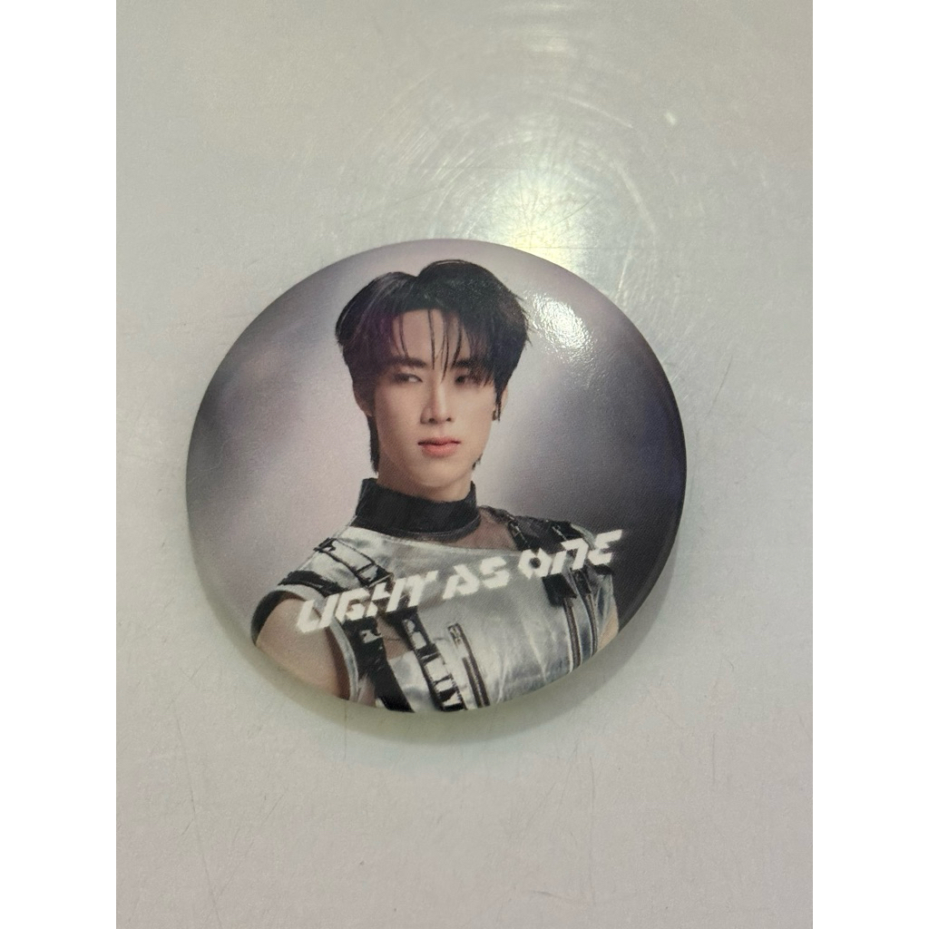 [พร้อมส่ง] เข็มกลัด กาชาปอง BUS LIGHT AS ONE คอนเสิร์ต