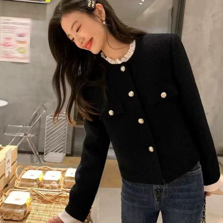 เทรนด์วันนี้ สีดำคลาสสิก สไตล์เกาหลี เสื้อเบลเซอร์ผู้หญิง ใส่ไปทำงาน คอปกลูกไม้ละเอียด ดีไซน์มินิมอล เสื้อทวิต