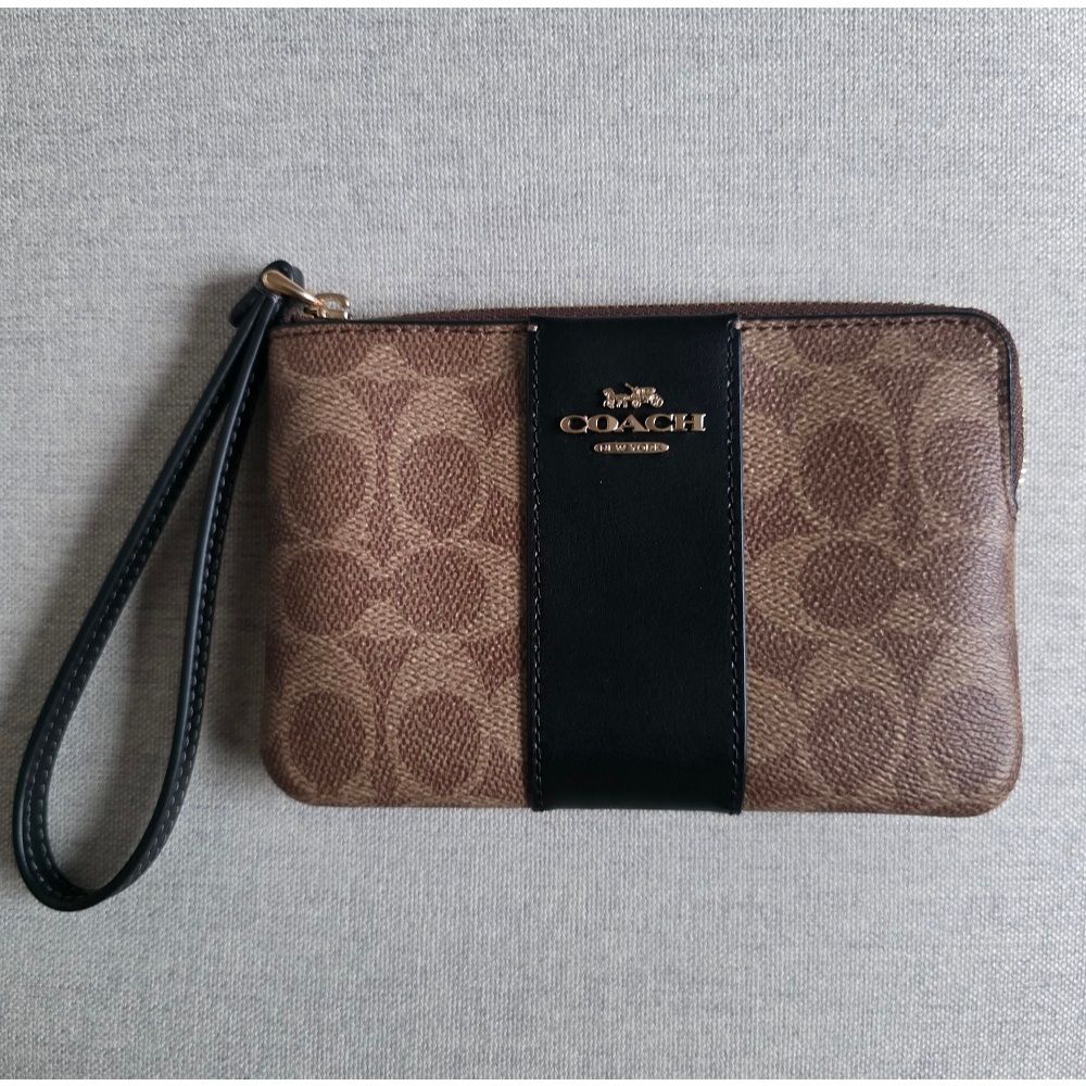 [ของแท้ 100% พร้อมส่ง] กระเป๋าคล้องมือ Coach CW854 Corner Zip Wristlet In Signature Canvas - สี Tan/