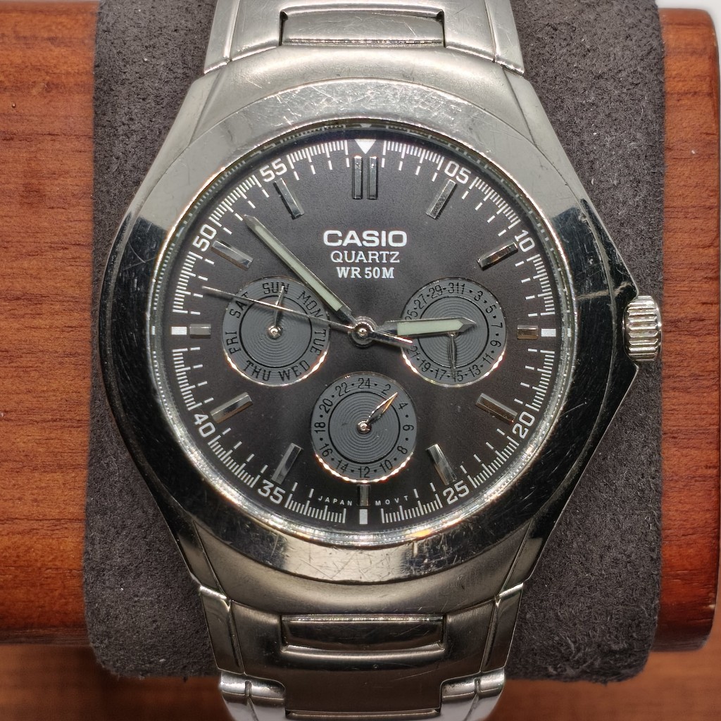นาฬิกามือสองงานช่าง CASIO Quartz Multifunction WR50M หน้าปัดดำ สายสเตนเลส 41.5