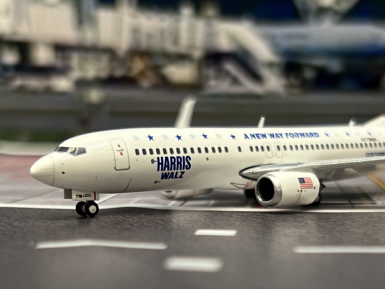 Gemini Jets 1:400 Harris-Walz 737-800W N778MA GJ2322