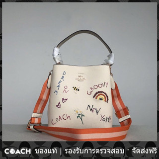 OUTLET💯 Coach แท้ C8282 เมืองเล็ก ๆ เย็บปักถักร้อยไดอารี่ กระเป๋าสะพายข้างผู้หญิงสะพายข้าง