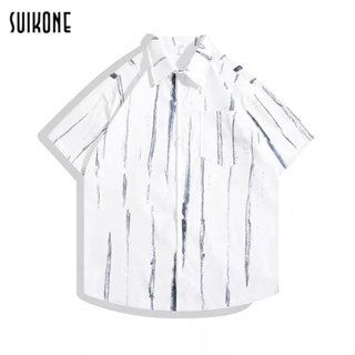 Suikone   เสื้อเชิ้ตแขนสั้นลายทางแฟชั่นญี่ปุ่นใหม่ของผู้ชายสไตล์อเมริกันเรโทรพับขึ้นปกเสื้อ