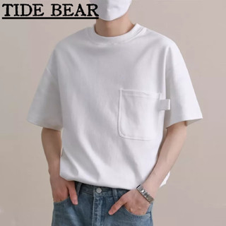 TIDE BEAR เสื้อยืดผู้ชาย เกาหลีย้อนยุคแขนสั้นลำลอง สีทึบกระเป๋าเดียวคู่ครึ่งแขนด้านบน