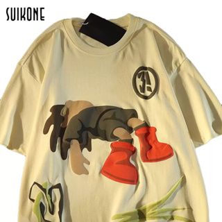 Suikone   เสื้อยืดผู้ชายแขนสั้นพิมพ์ลายการ์ตูนอเมริกันคอกลมหลวมผ้าฝ้ายสไตล์ฮ่องกงแขนสั้นด้านบนใส่ได้ทั้งชายและหญิง