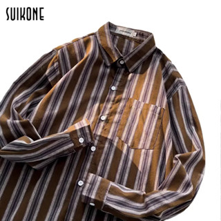 Suikone  เสื้อเชิ้ตผู้ชายแฟชั่นญี่ปุ่นสไตล์ฮาราจูกุแขนยาวลายทางเรียบง่ายและเป็นที่นิยม