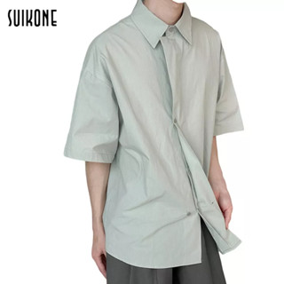 Suikone   เสื้อเชิ้ตผู้ชายแขนสั้นแฟชั่นเรียบง่ายสไตล์ญี่ปุ่นฮาราจูกุแขนสั้นเสื้อเชิ้ตอเมริกันวินเทจด้านบน