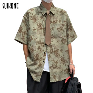 Suikone   เสื้อเชิ้ตแขนสั้นผูกเน็คไทสไตล์ฮ่องกงใหม่สำหรับผู้ชายสไตล์วิทยาลัยญี่ปุ่นเสื้อเชิ้ตยอดนิยมสามารถใส่ได้ทั้งชายและหญิง