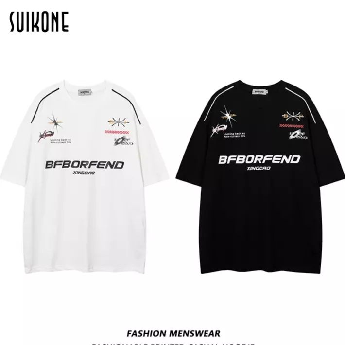 Suikone ใหม่ เสื้อยืดพิมพ์ลายตัวอักษรสไตล์อเมริกันย้อนยุคแขนสั้นแฟชั่นสไตล์เกาหลีฮิปฮอปเสื้อยืดคอกลมใส่ได้ทั้งชายและหญิง