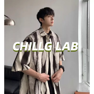 CHILLG LAB เสื้อเชิ้ตมัดย้อมพิมพ์แขนสั้นเสื้อเชิ้ตแขนสั้นผู้ชายเทรนด์ฤดูร้อนเสื้อเชิ้ตวินเทจอเมริกันความรู้สึกระดับไฮเอนด์เสื้อโค้ทลําลองหล่อ