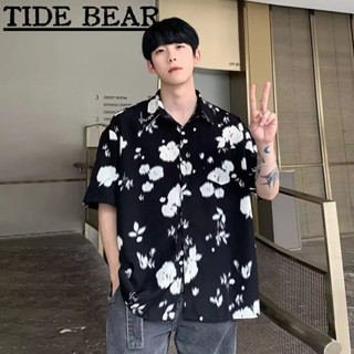 TIDE BEAR เสื้อผู้ชาย เกาหลีย้อนยุคแขนสั้นลำลอง ดอกไม้สีขาวสีดำพิมพ์คู่แฟชั่นด้านบน