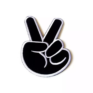 ตัวรีดติดเสื้อ สัญลักษณ์นิ้วมือ รักโลก สันติภาพ Peace Hand Sign สีดำ ตัวรีด (Size M) อาร์มรีด อาร์มรีดติดเสื้อ