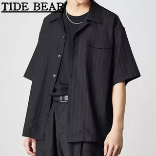 TIDE BEAR เสื้อผู้ชาย เกาหลีย้อนยุคแขนสั้นลำลอง สีดำลายมืดพิมพ์ด้านบนแฟชั่นสูง