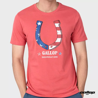 GALLOP : เสื้อยืดผ้าคอตตอนพิมพ์ลาย Graphic Tee รุ่น GT9102 สี Rose Berry - แดงเบอร์รี่ / ราคาปกติ 790.-