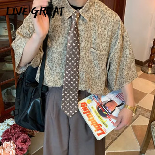 LIVE GREAT เสื้อเชิ้ตผู้ชาย สไตล์ญี่ปุ่นย้อนยุคเนือยๆ ลายดอกไม้เล็กๆ ทรงหลวม ท็อปแขนสั้นอเนกประสงค์