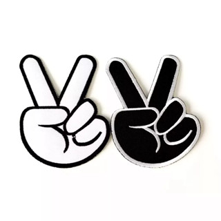 ตัวรีดติดเสื้อ สัญลักษณ์นิ้วมือ รักโลก สันติภาพ Peace Hand Sign ตัวรีด (Size M) อาร์มรีด อาร์มรีดติดเสื้อ