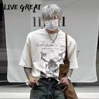 LIVE GREAT เสื้อยืดผู้ชายสีขาวย้อนยุคสไตล์อเมริกันพิมพ์แฟชั่นฤดูร้อนผ้าฝ้ายหนักคอเล็กคอหลวมคู่ท็อปส์ซู