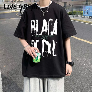 LIVE GREAT เสื้อยืดผู้ชายตัวอักษรกราฟฟิตีอเมริกันหลวมถนนสูงฤดูร้อนคู่แขนสั้น